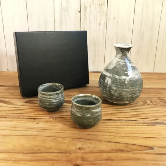 L231212 日本製 美濃燒 ( 灰釉白刷紋 ) 清酒杯禮盒套裝 ; Mino-yaki Sake Cup Set in Clay with White-brush Design